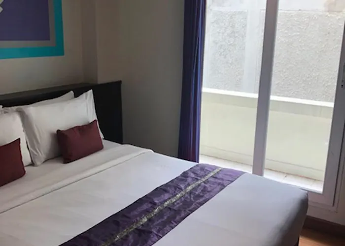 Sawasdee @ Sukhumvit Soi 8 Hotel Bangkok