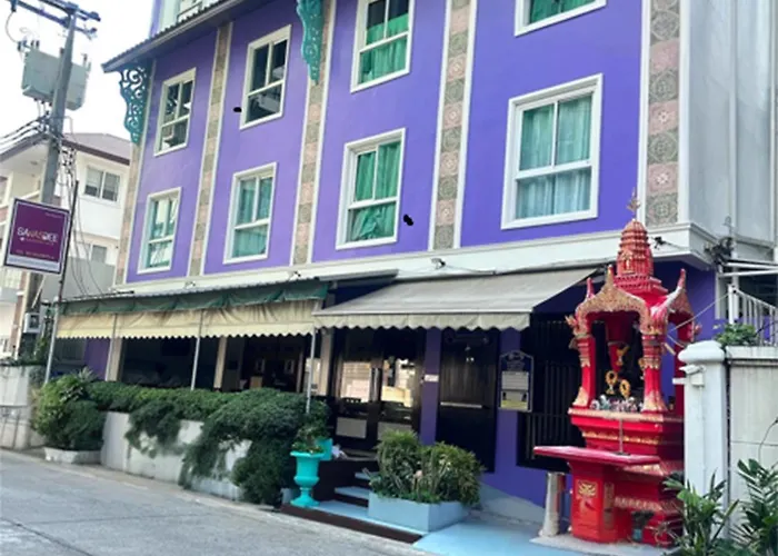 Sawasdee @ Sukhumvit Soi 8 Hotel