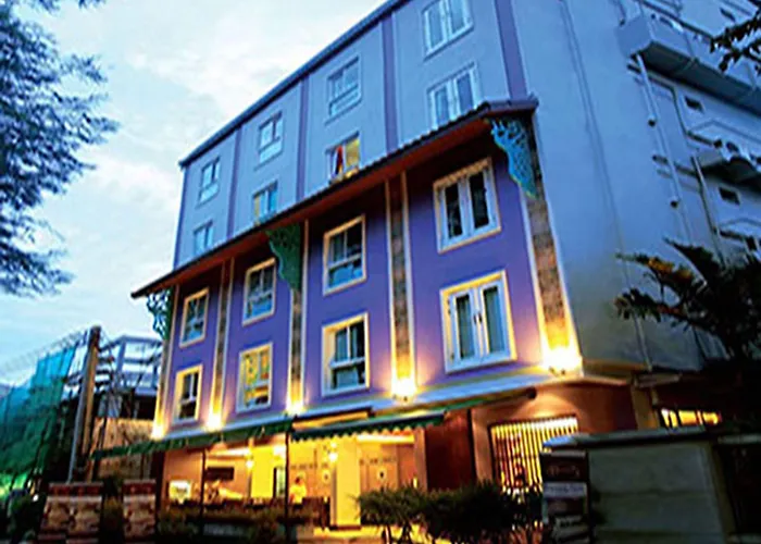 Sawasdee @ Sukhumvit Soi 8 3*