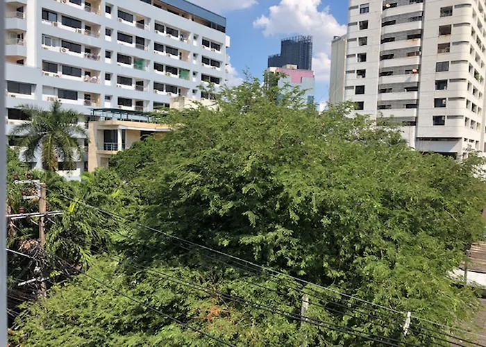 Sawasdee @ Sukhumvit Soi 8 Hotel 3*