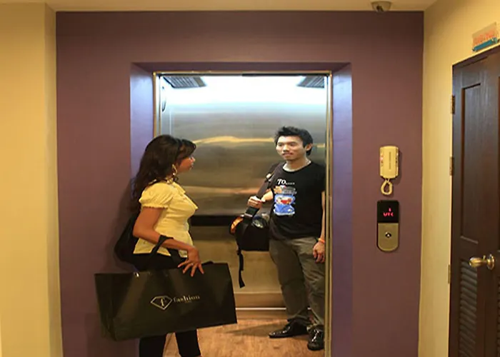 Sawasdee @ Sukhumvit Soi 8 Hotel 3*