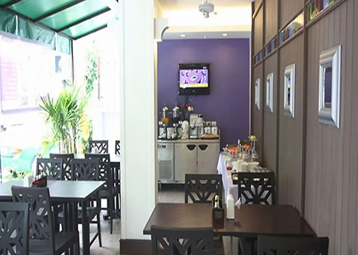 Sawasdee @ Sukhumvit Soi 8 Hotel 3*