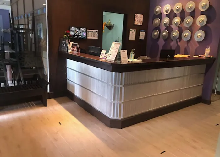 Sawasdee @ Sukhumvit Soi 8 Hotel