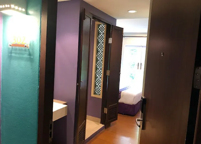 Sawasdee @ Sukhumvit Soi 8 Hotel